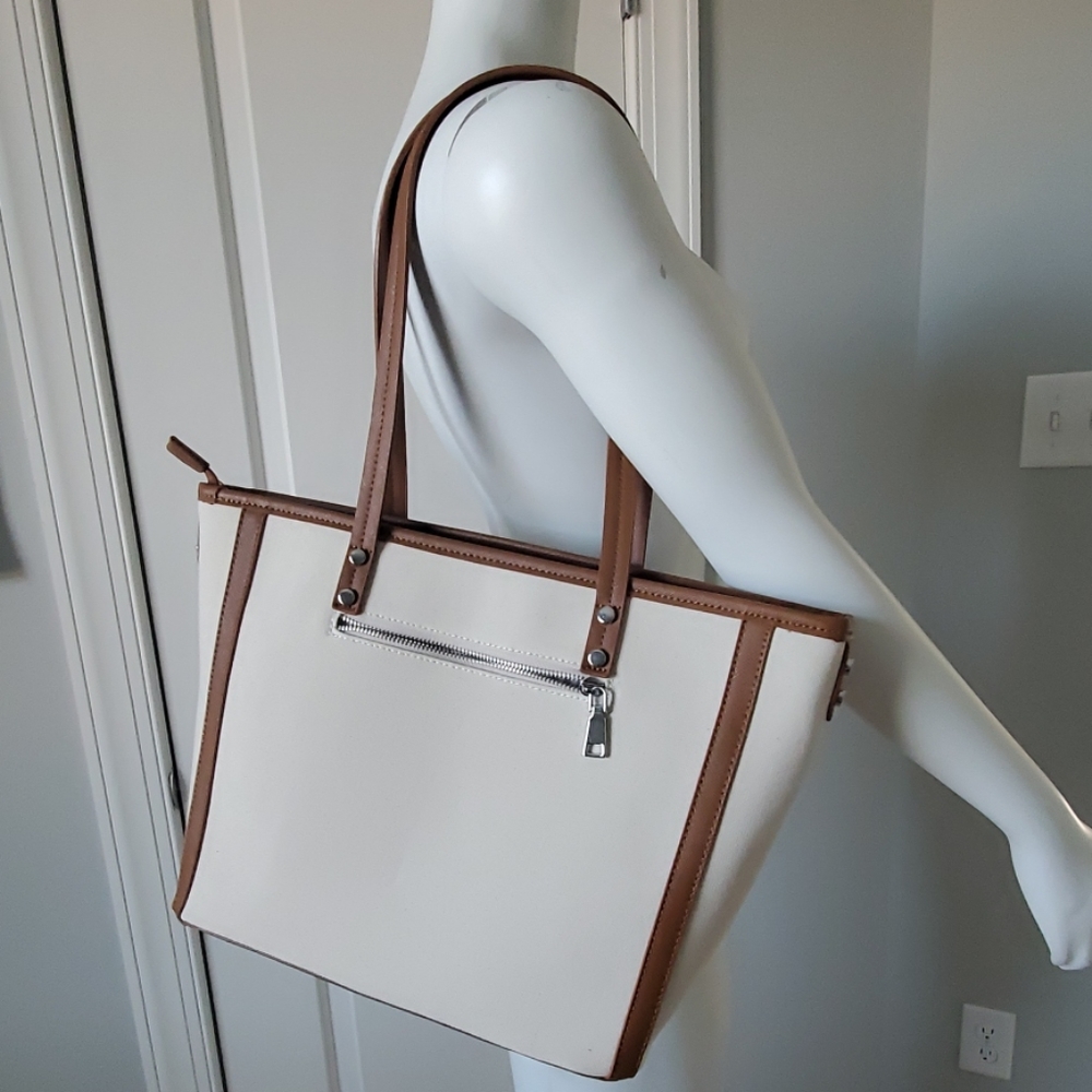 NWT MIZTRIQUE DESIGNER COLLECTION  BAG